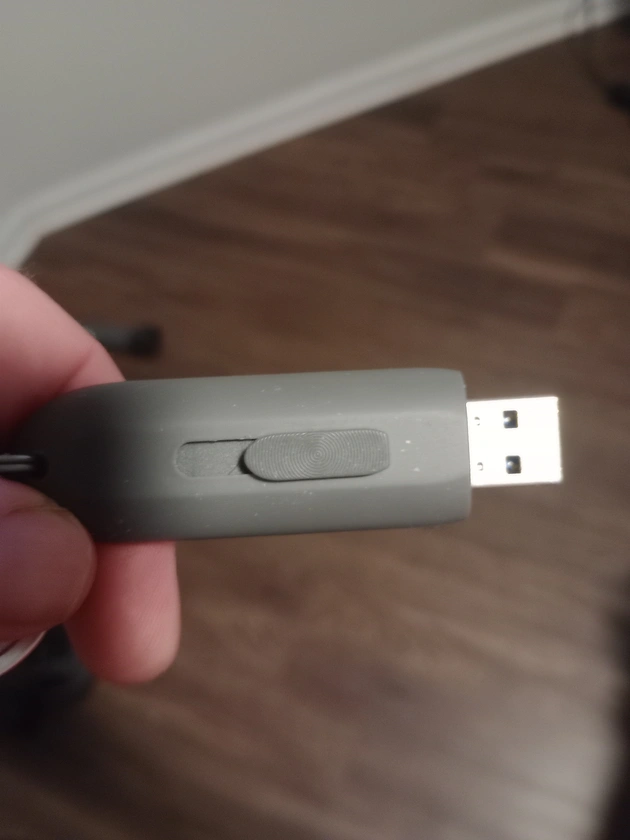 How to fix a ONN USB flash drive (Walmart brand)? Not corrupted just when I try to open it on my laptop it doesn't open up for me.