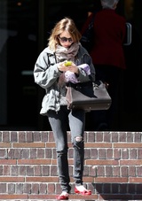 Emma Roberts: Planet Blue Shopper
