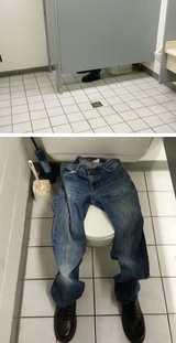 BEST BATHROOM PRANK EVER