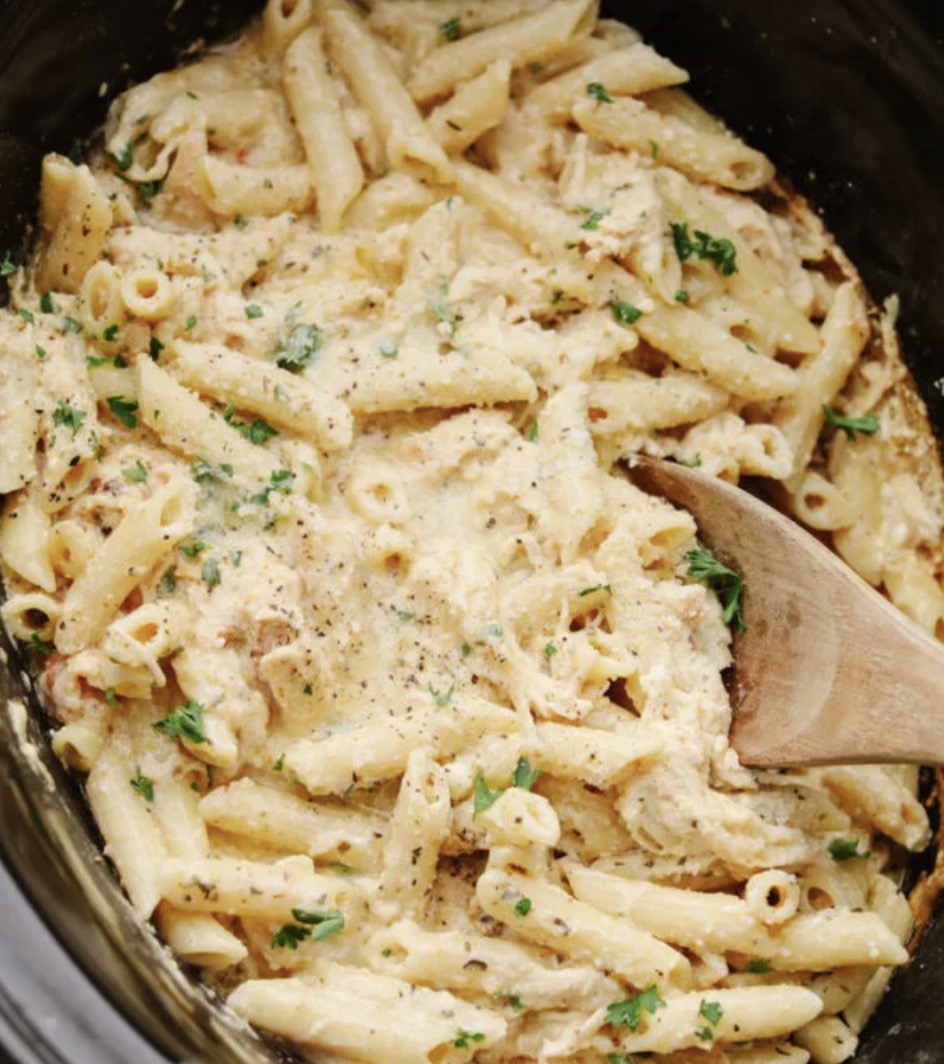 Slow Cooker Copycat Olive Garden Chicken and Pasta - Faxo