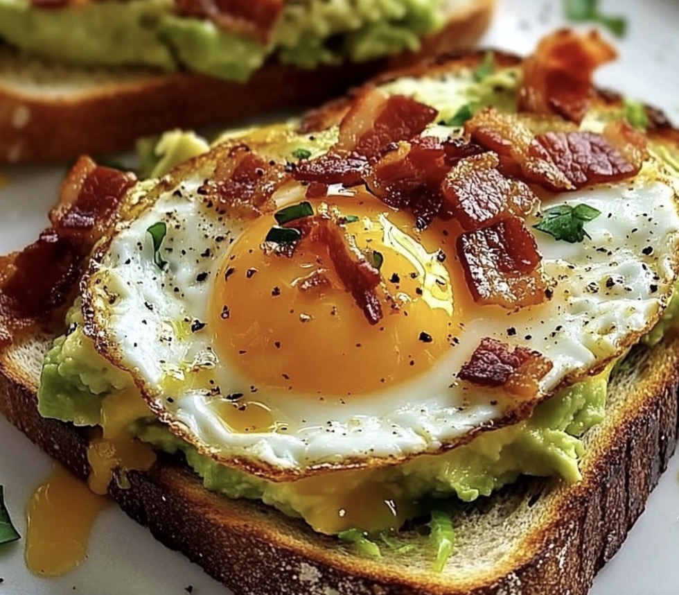 Avocado Bacon and Egg Toast - Faxo