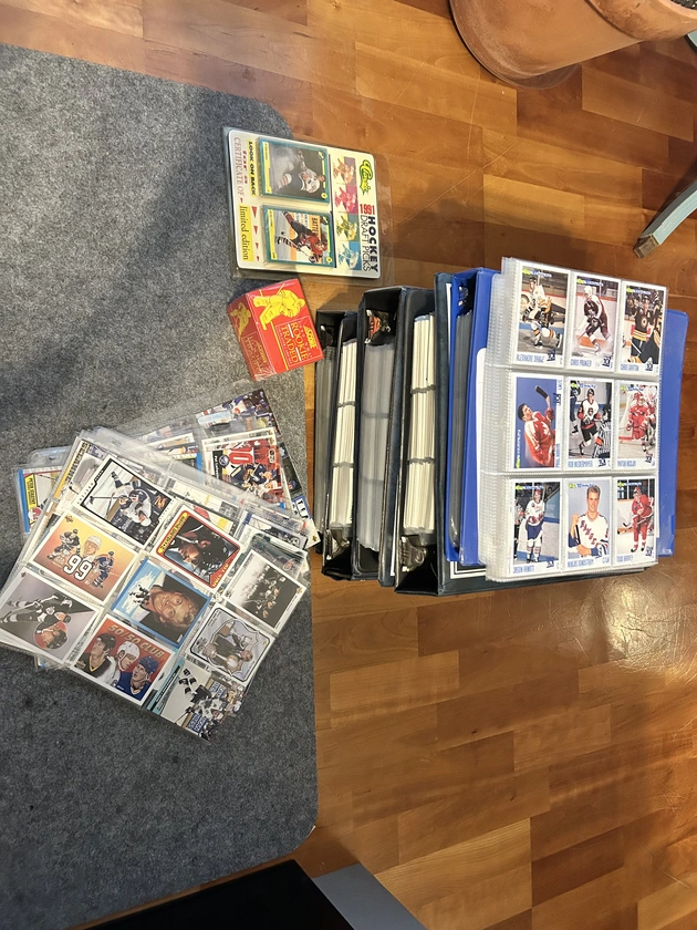 huge hockey card collection - $200 thumbnail 2