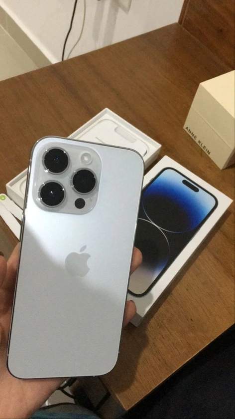 apple iphone - $900 thumbnail 2