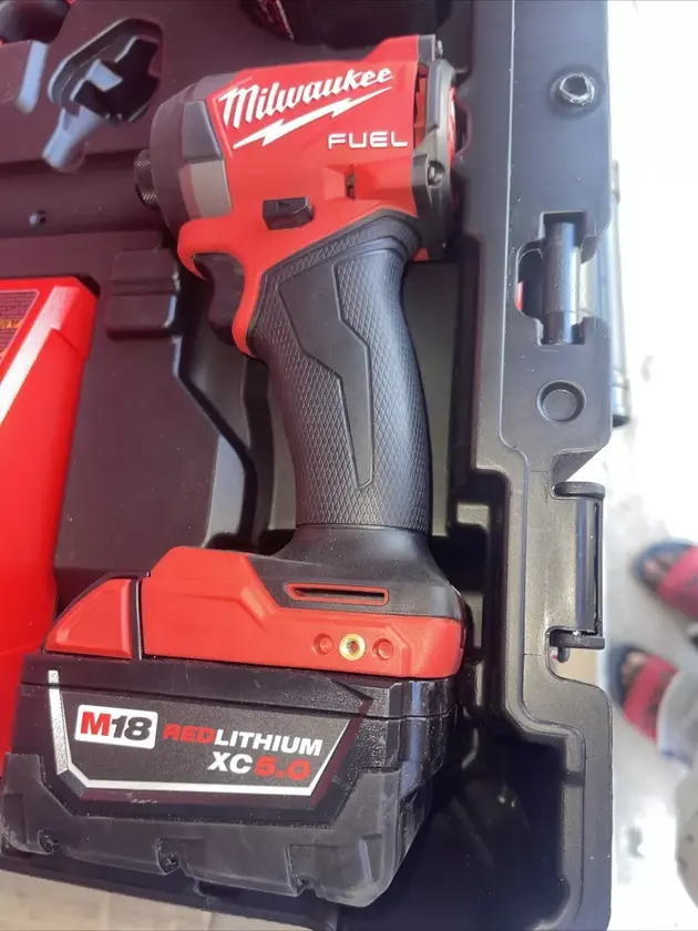 milwaukee m18 fuel 18v 2-tool combo kit - red (3697-22) thumbnail 2