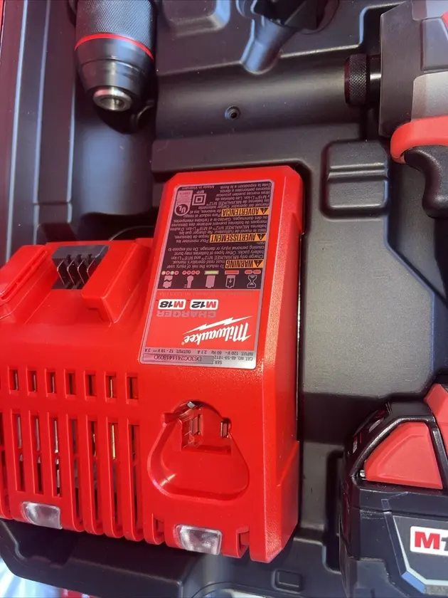 milwaukee m18 fuel 18v 2-tool combo kit - red (3697-22) thumbnail 3