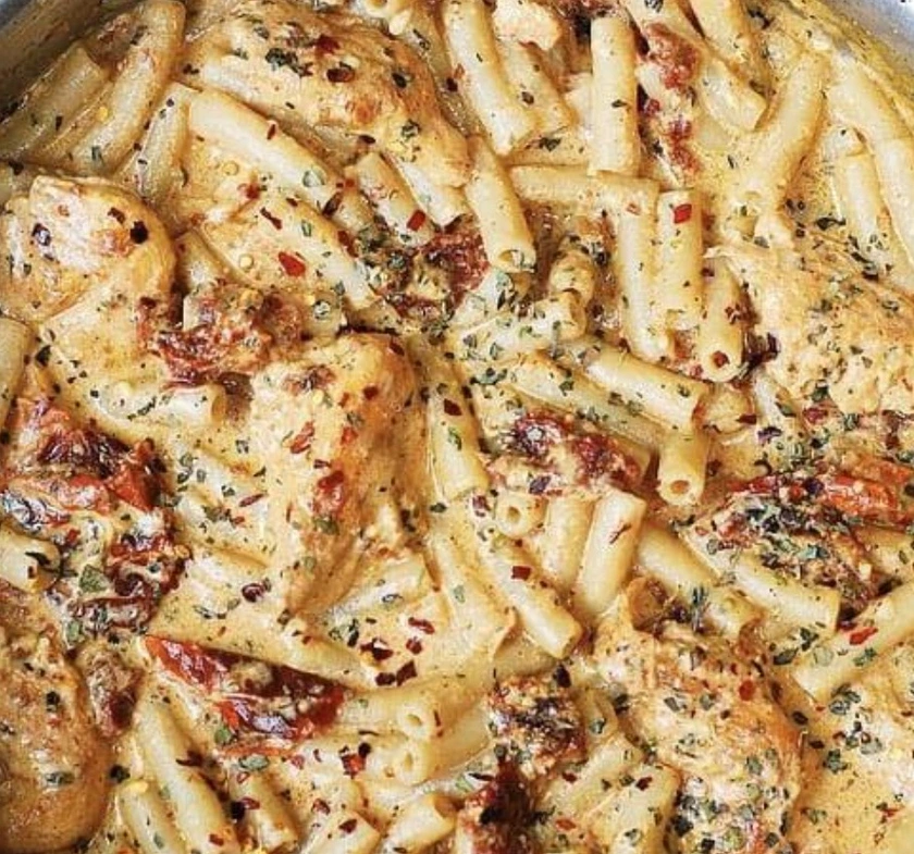 Sun-Dried Tomato Pasta with Chicken in a Creamy Mozzarella Sauce