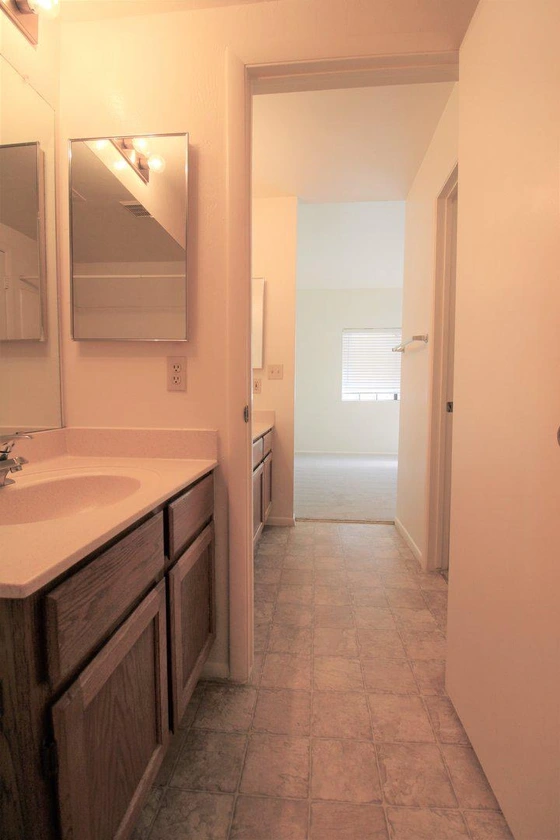$850 / 1br - 760sqft - really cute condo available for immediate move-in thumbnail 3