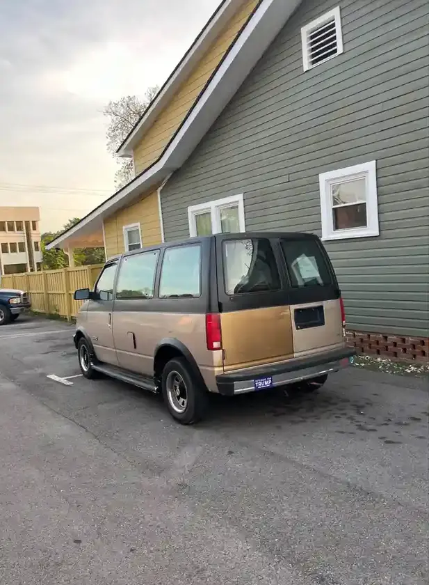 1994 chevrolet astro cargo van - $600 thumbnail 3