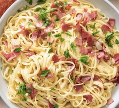 Jennifer Aniston’s Lightened Up Spaghetti Carbonara