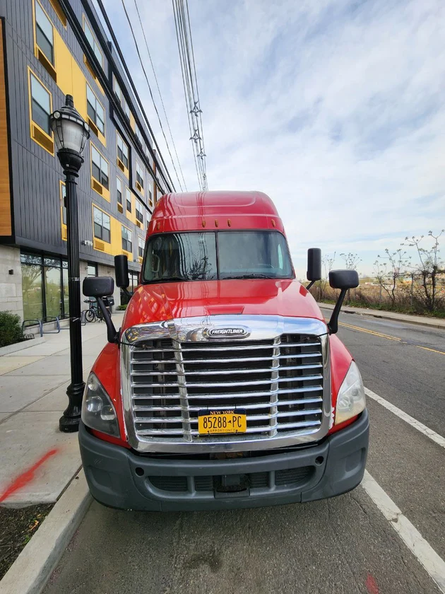 freightliner cascadia evolution 20161 million 26 thousand good running truck - $ thumbnail 3