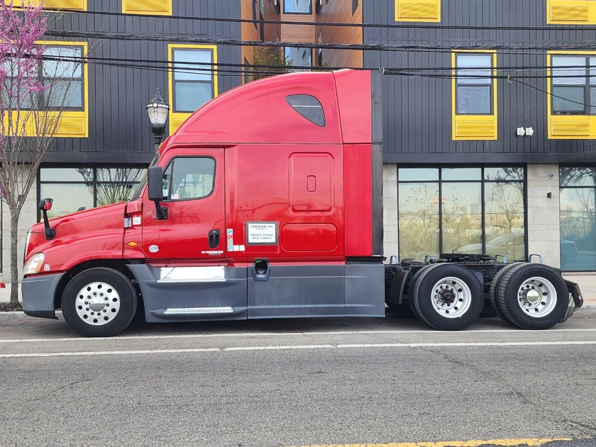 freightliner cascadia evolution 20161 million 26 thousand good running truck - $ thumbnail 4