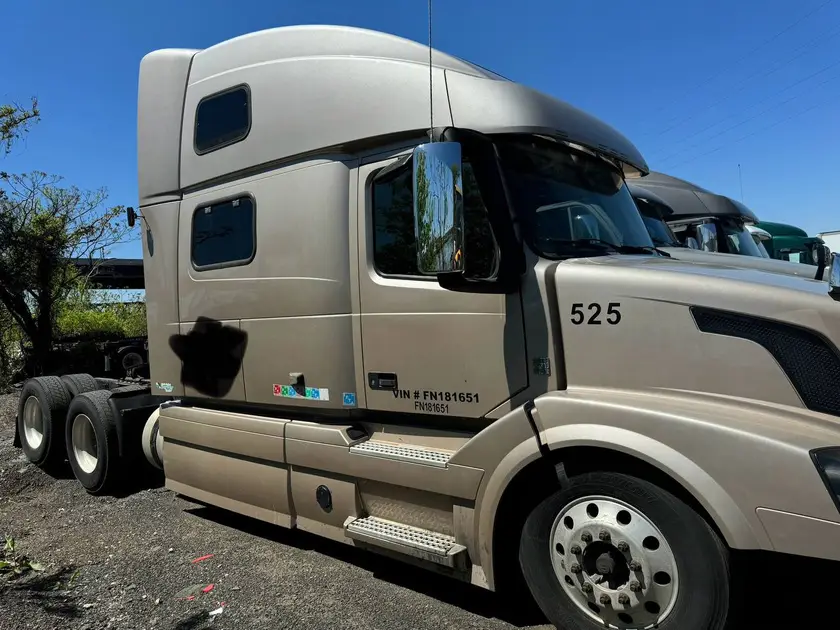 trucks - $20 thumbnail 4