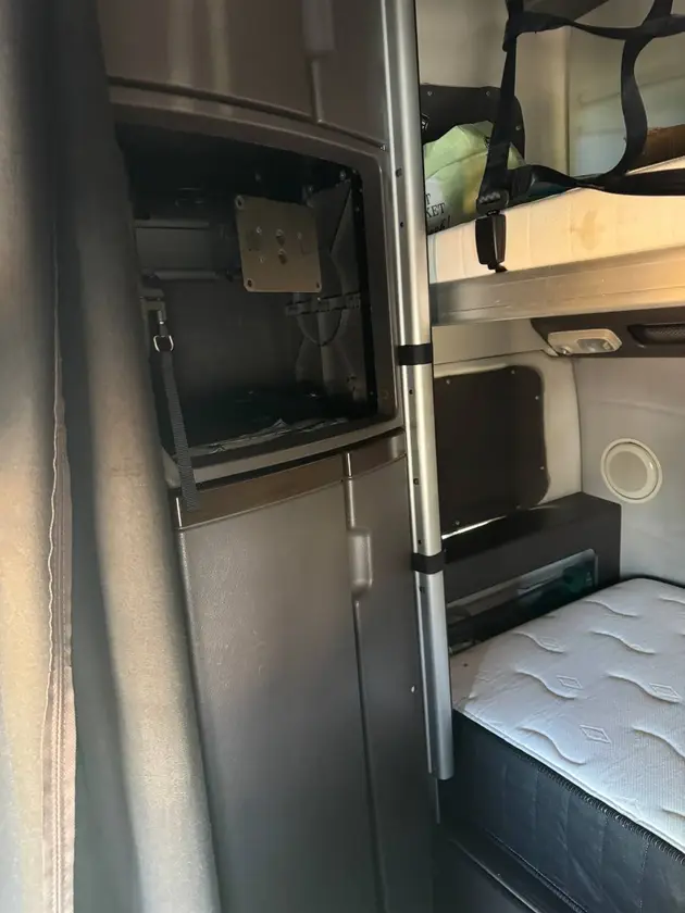 trucks - $20 thumbnail 5