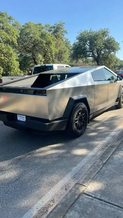 cyber truck - $5,000 thumbnail 3