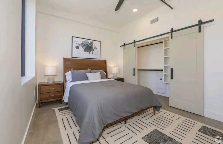 $2,700 9:00 thumbnail 4