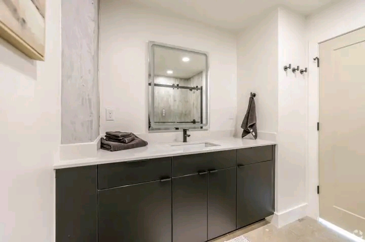 $2,700 9:00 thumbnail 5