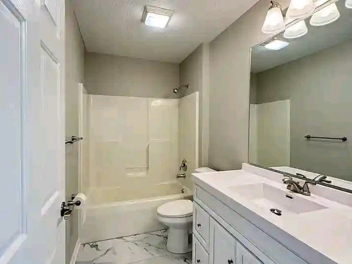 apartment for rent and sell truck for sale and rent - $750,000 thumbnail 3