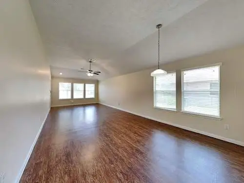 $1,200 / 12br - 1680sqft - 3 bed 3 bath home for rent in houston texas thumbnail 2