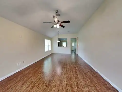 $1,200 / 12br - 1680sqft - 3 bed 3 bath home for rent in houston texas thumbnail 3