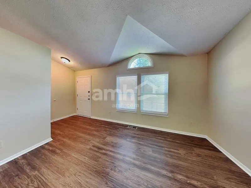 $1,210 / 2br - 1855sqft - house for rent in batavia, oh 45103 thumbnail 3