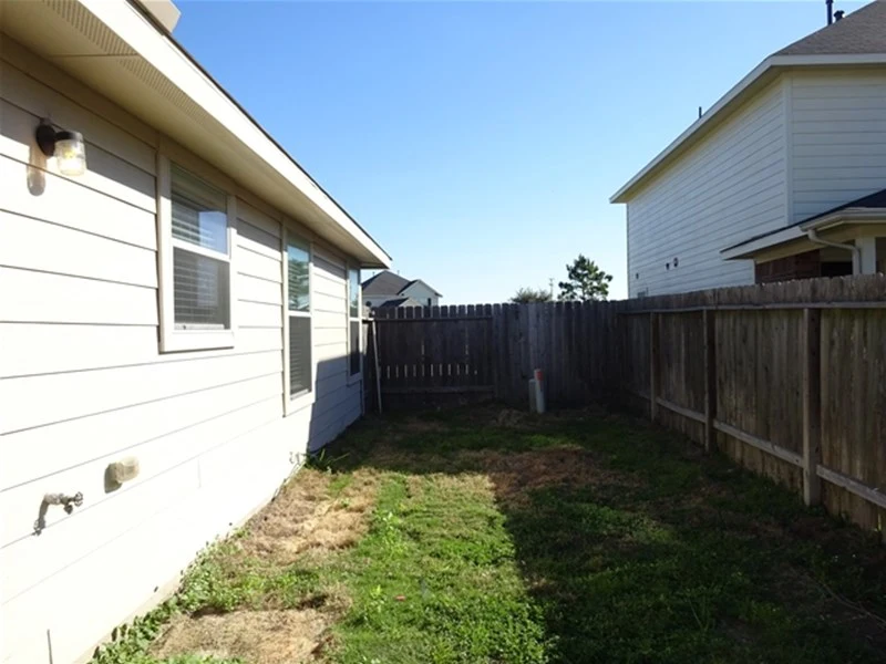 $1,000 / 4br - 1433sqft - house for rent in houston, tx 77073 thumbnail 4