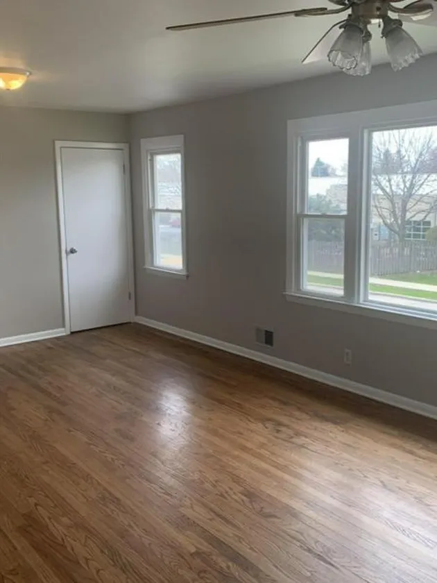 $600 / 3br - 3sqft - apartment thumbnail 4