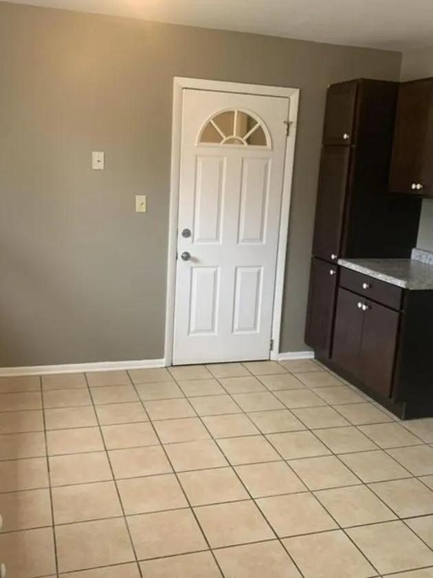 $600 / 3br - 3sqft - apartment thumbnail 3