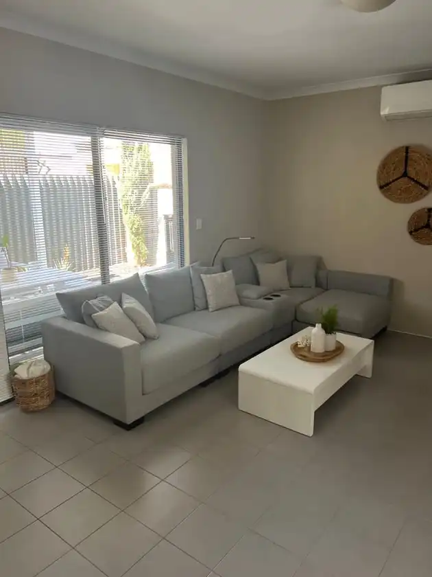 6 seater couch - $250 thumbnail 3