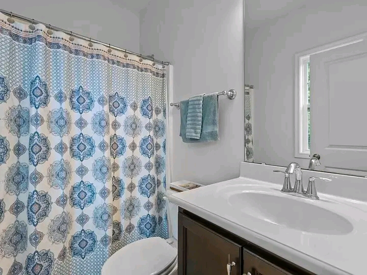 $800 / 2sqft rent thumbnail 2