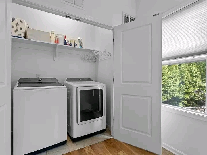 $800 / 2sqft rent thumbnail 3