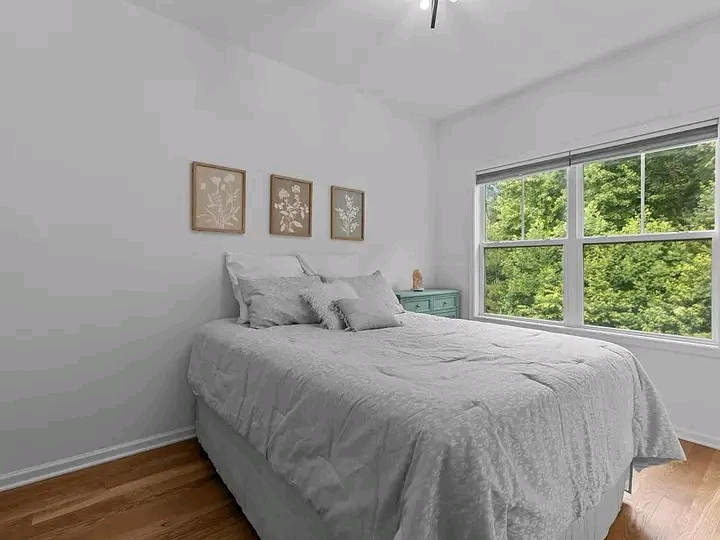 $800 / 2sqft rent thumbnail 4