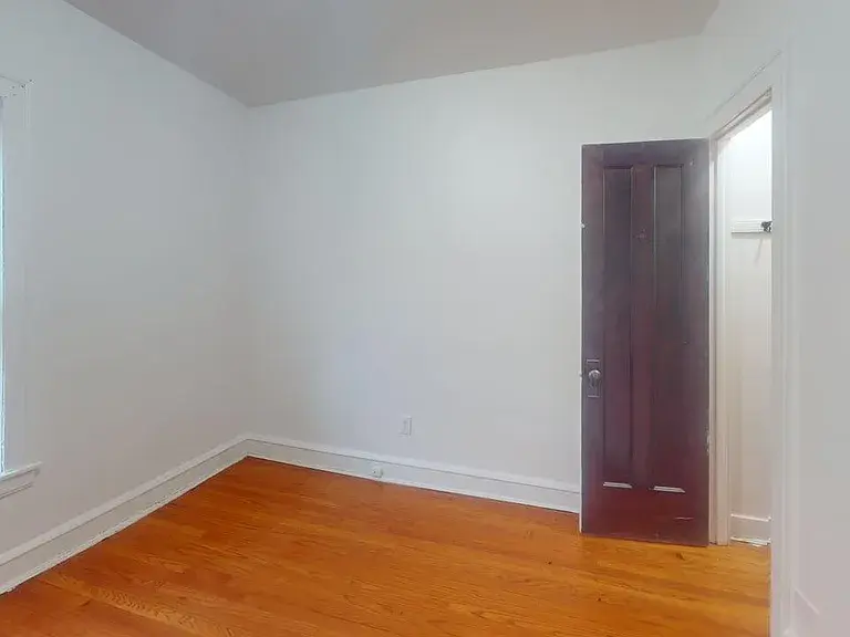 $900 / 2br - 536sqft - lovely house for rent thumbnail 4