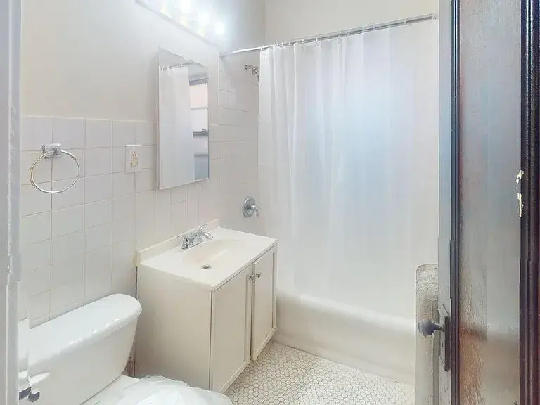 $900 / 2br - 536sqft - lovely house for rent thumbnail 6