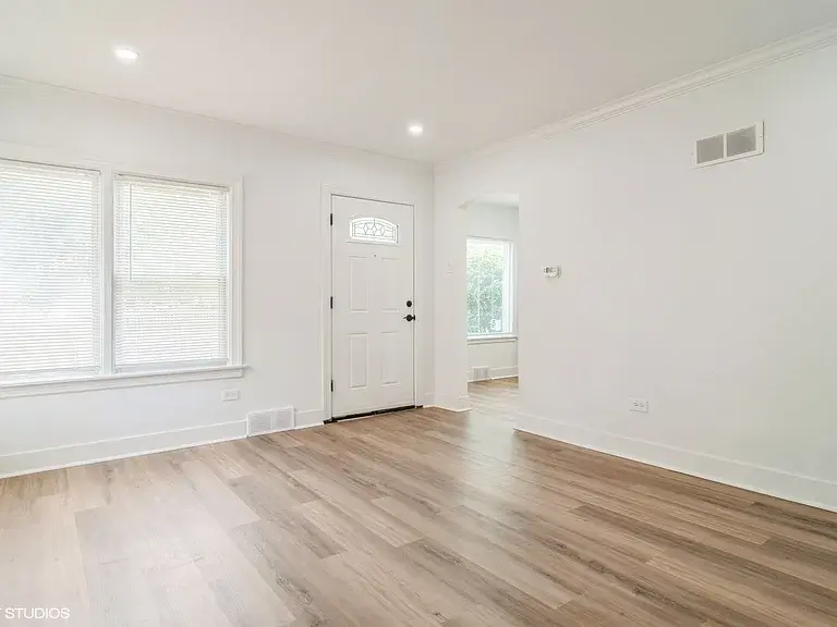 $2,600 / 2br - 775sqft - lovely house for rent thumbnail 2