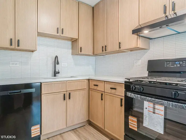 $2,600 / 2br - 775sqft - lovely house for rent thumbnail 4