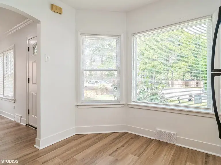 $2,600 / 2br - 775sqft - lovely house for rent thumbnail 6