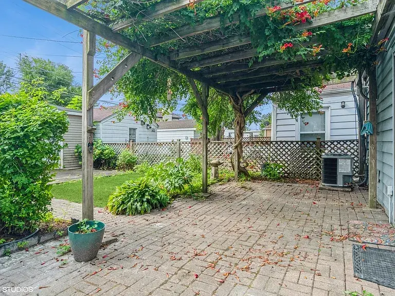 $2,600 / 2br - 775sqft - lovely house for rent thumbnail 11