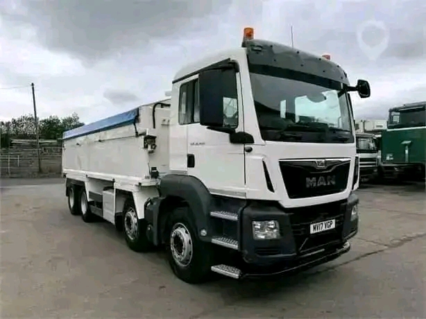 trunk and trunkers - $95 thumbnail 3