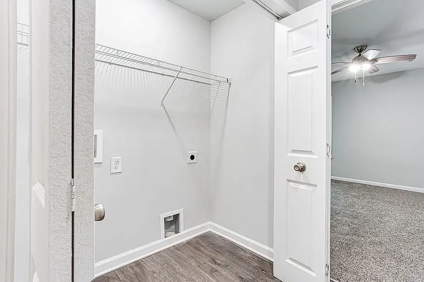 hello l'm a private landlord, i got houses & apartment available for rent with i thumbnail 3