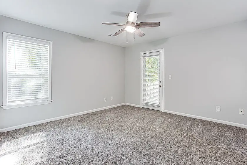 hello l'm a private landlord, i got houses & apartment available for rent with i thumbnail 7