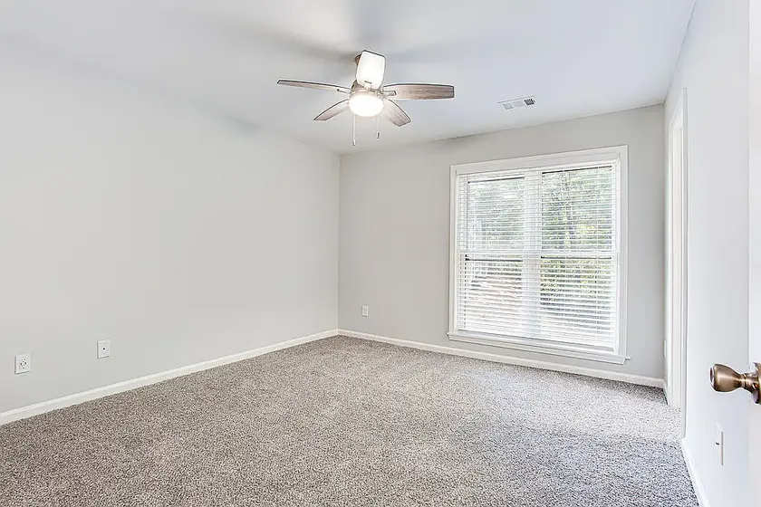 hello l'm a private landlord, i got houses & apartment available for rent with i thumbnail 10