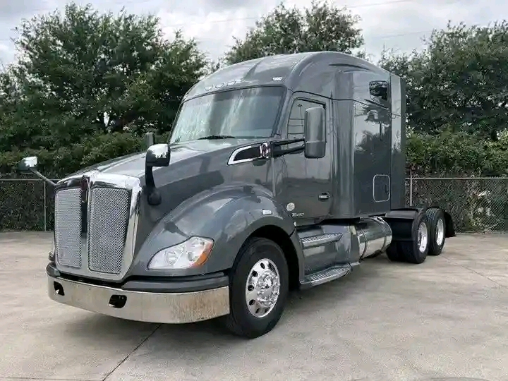 strong and powerful energy truck 🚒 for sale don't miss your opportunity $12,000 thumbnail 2