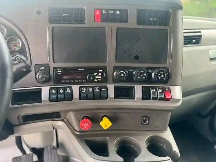 strong and powerful energy truck 🚒 for sale don't miss your opportunity $12,000 thumbnail 6