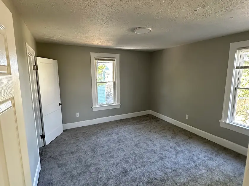 $750 2 beds 1.5 baths thumbnail 4