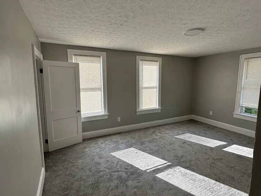 $750 2 beds 1.5 baths thumbnail 5