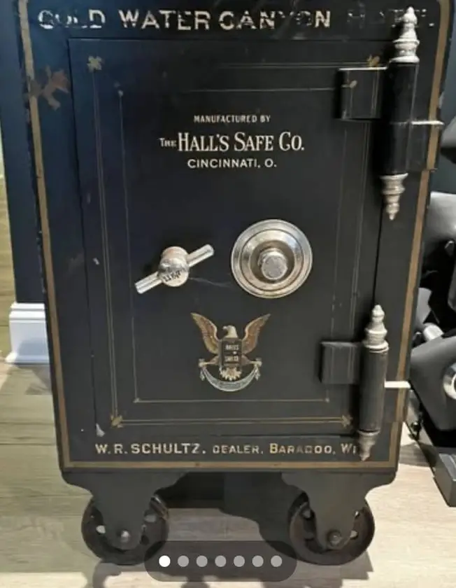 antique hall or vulcan safe - $1,100 thumbnail 3