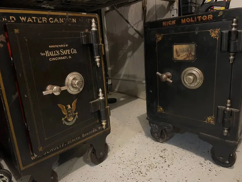 antique hall or vulcan safe - $1,100 thumbnail 4