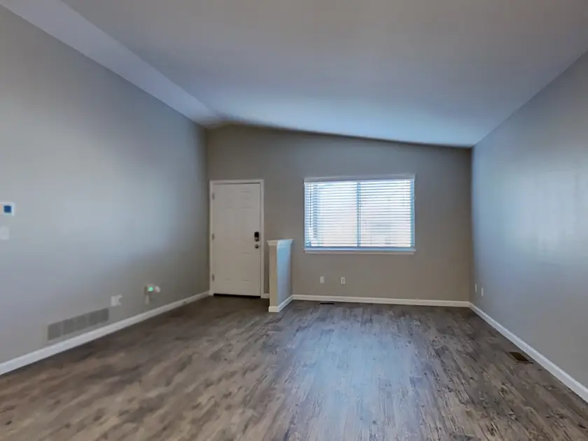 house for reat - $1,000 thumbnail 3