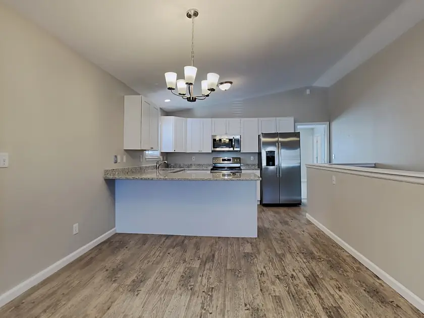 house for reat - $1,000 thumbnail 4