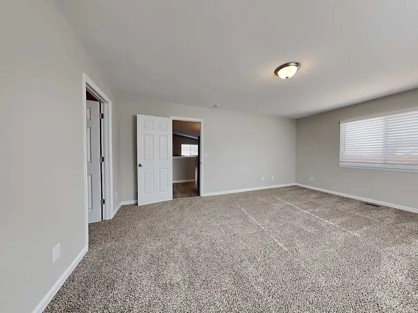 house for reat - $1,000 thumbnail 5